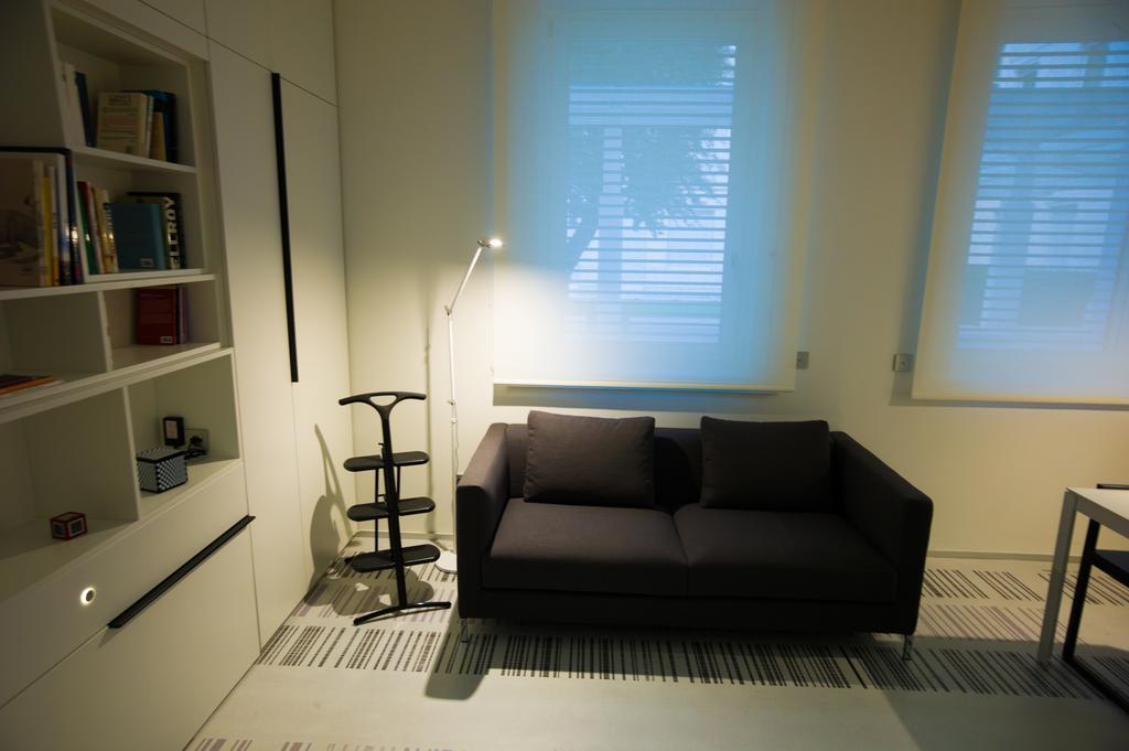 Stylish Mini In The Heart Of Milano Apartment Phòng bức ảnh